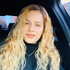 Meet your Posher, Alanis